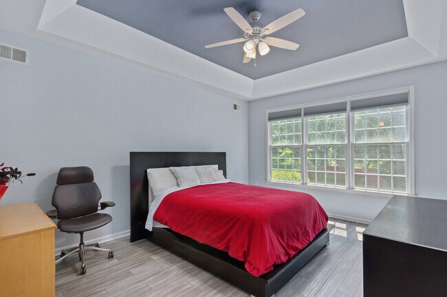 Building Photo - 33 Tallman Ln