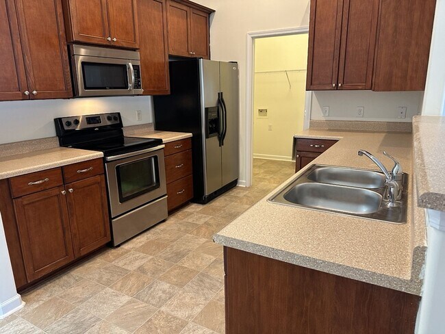 Building Photo - 20 Wesleyan Dr