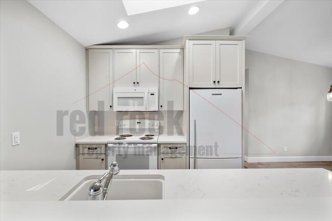 Building Photo - 1669 E Bozanta Dr