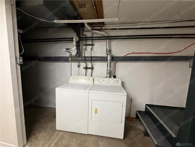 Building Photo - 2154 Willowgrove Ave