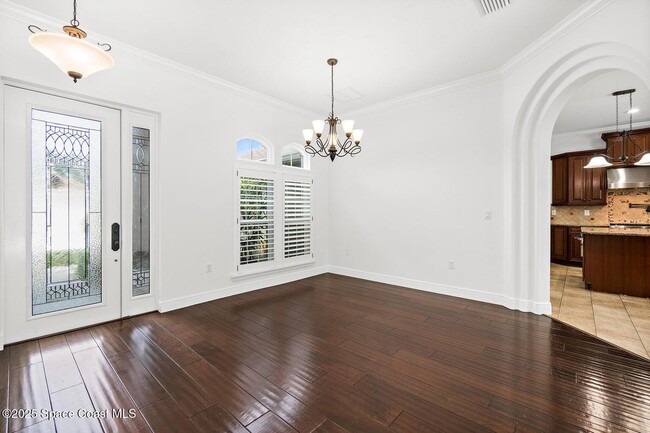 Building Photo - 1837 Croghan Dr