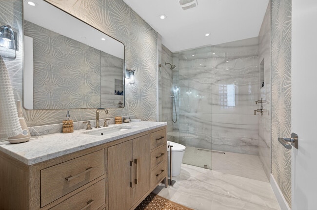 Building Photo - 3100 N Ocean Dr