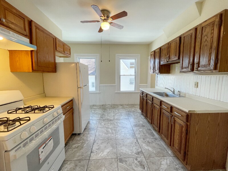 Building Photo - 142 Hillside Ave