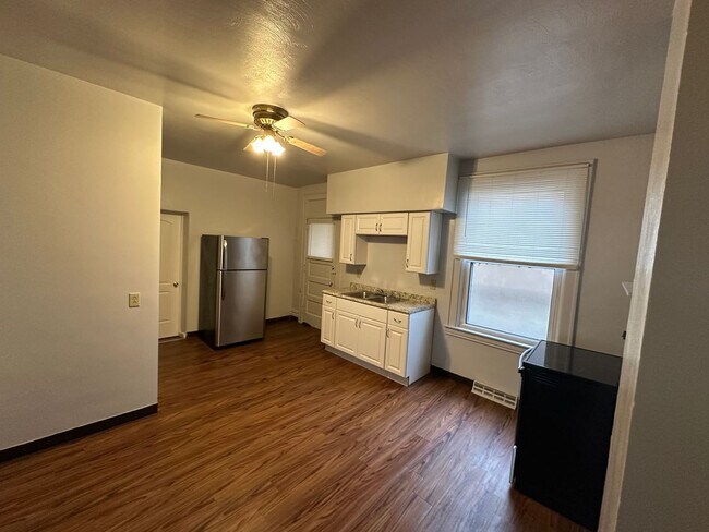 Building Photo - 526 Westinghouse Ave