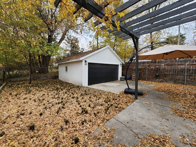 Building Photo - East Bench Luxury Bungalow - Fully Renovated and STUNNING!