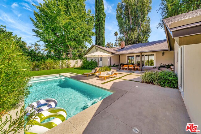 Building Photo - 19841 Henshaw St