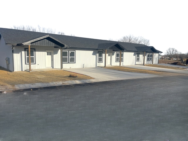 Building Photo - 587 Panich St