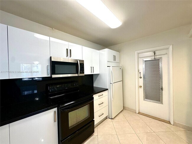 Building Photo - 1075 93rd St