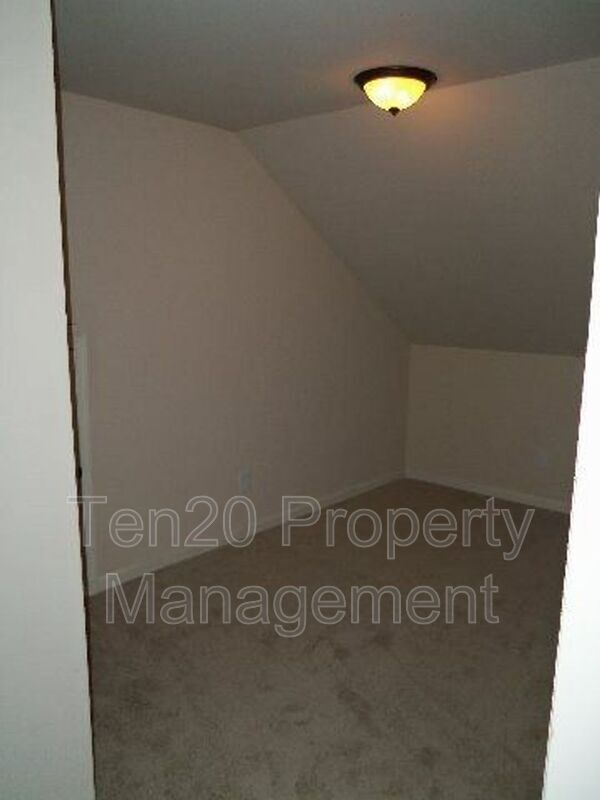 Building Photo - 1310 Ingersoll Dr