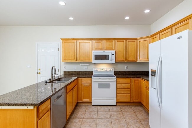 Building Photo - 2620 Camden Dr