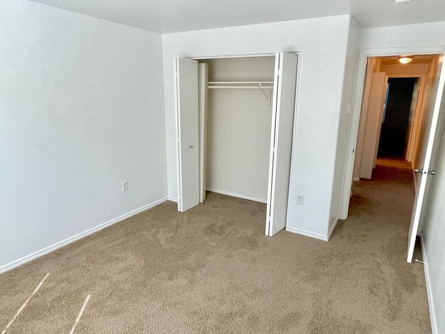 Building Photo - St. Johns Neighborhood Rowhouse with Detached Garage, Private Back Patio