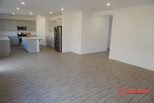Building Photo - Beautiful 4-Bed Home in Shafter's Gossamer Grove Community – Solar Included!