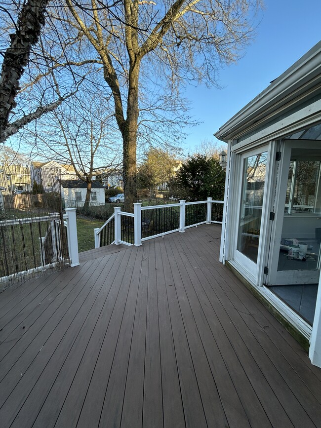 Building Photo - 82 Elm St