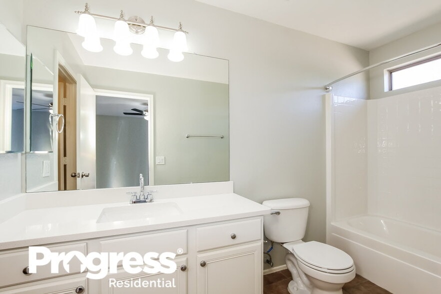 Building Photo - 7592 W Marlette Ave