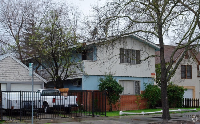 Building Photo - 2540 2nd Ave