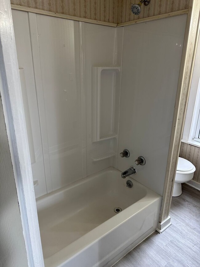 Building Photo - 809 Columbia Ave