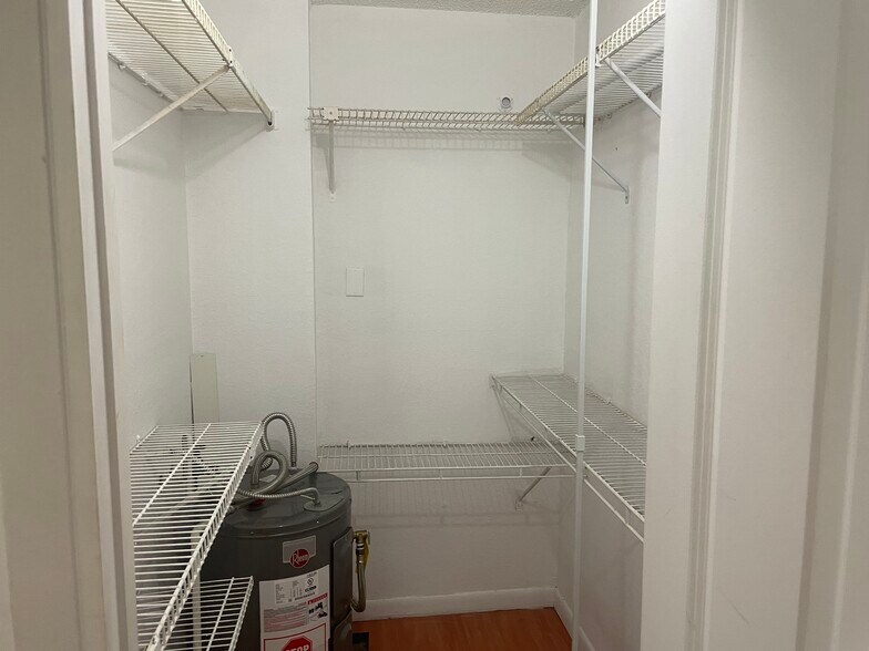 Building Photo - 8215 Lake Dr