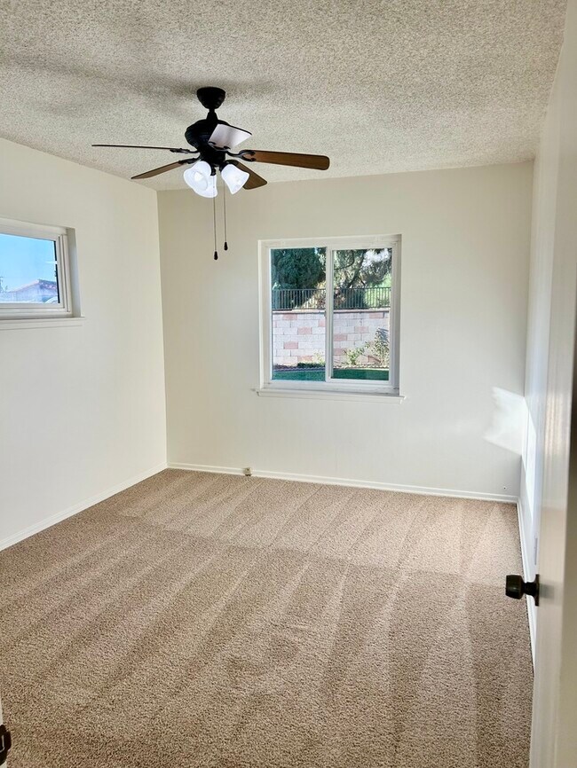 Building Photo - GREAT 3BD HOUSE WITH INCREDIBLE OUTDOOR SPACE!