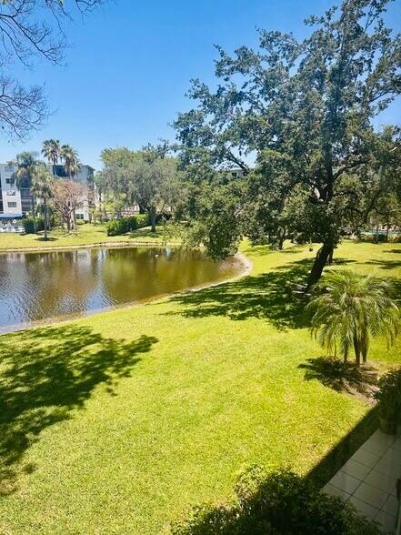 Building Photo - 2104 S Cypress Bend Dr
