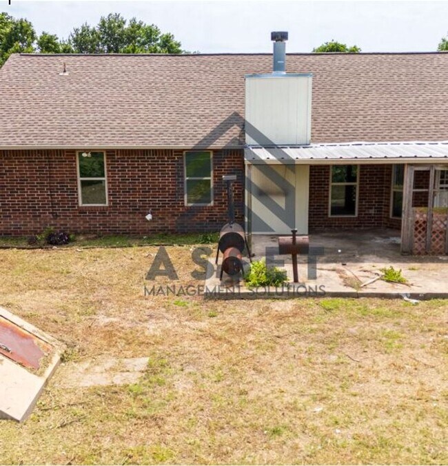 Building Photo - 4 Bedroom Rent to Own Home Available!