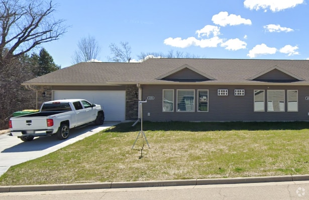 Building Photo - 1205 Salem Dr