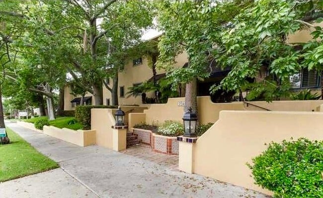 Building Photo - 1615 Laurel Ave
