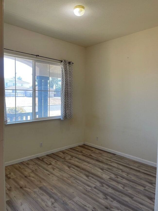 Building Photo - 5-Bedroom, 3-Bathroom Home for Rent on 1-A...