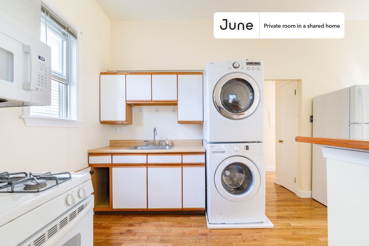 Building Photo - Private bedroom in 2 bed/1 bath Home