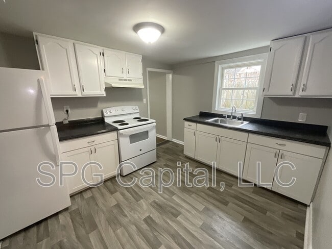 Building Photo - 224 E Mulberry Ave