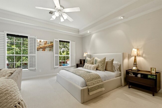 Building Photo - 1044 Memorial Village Dr