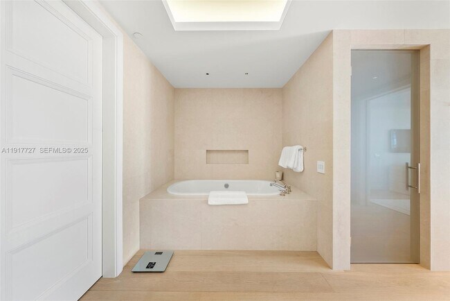 Building Photo - 7916 Fisher Island Dr