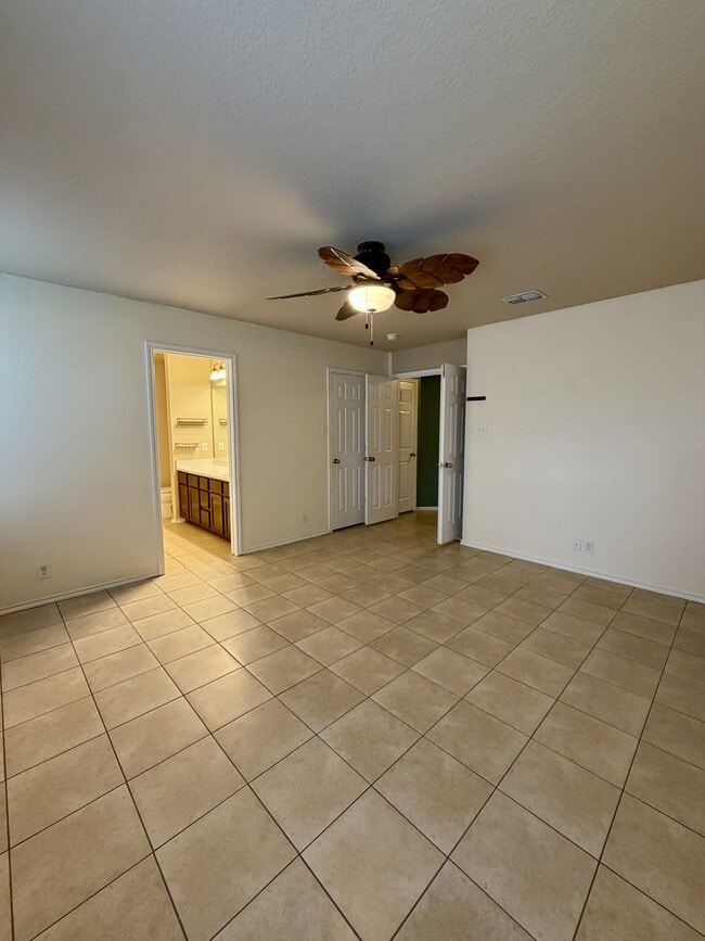 Building Photo - 419 Dolly Dr