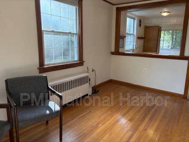 Building Photo - 611 Rosemere Ave