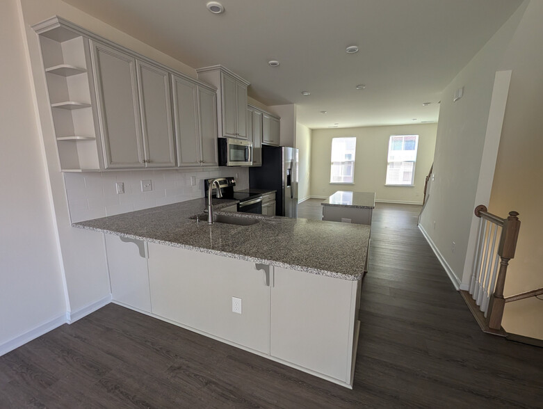 Building Photo - Room in Townhome on Cleburne Ct