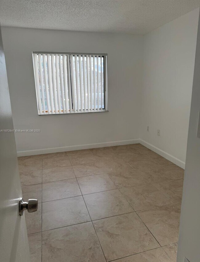 Building Photo - 14465 SW 139th Ave Cir E