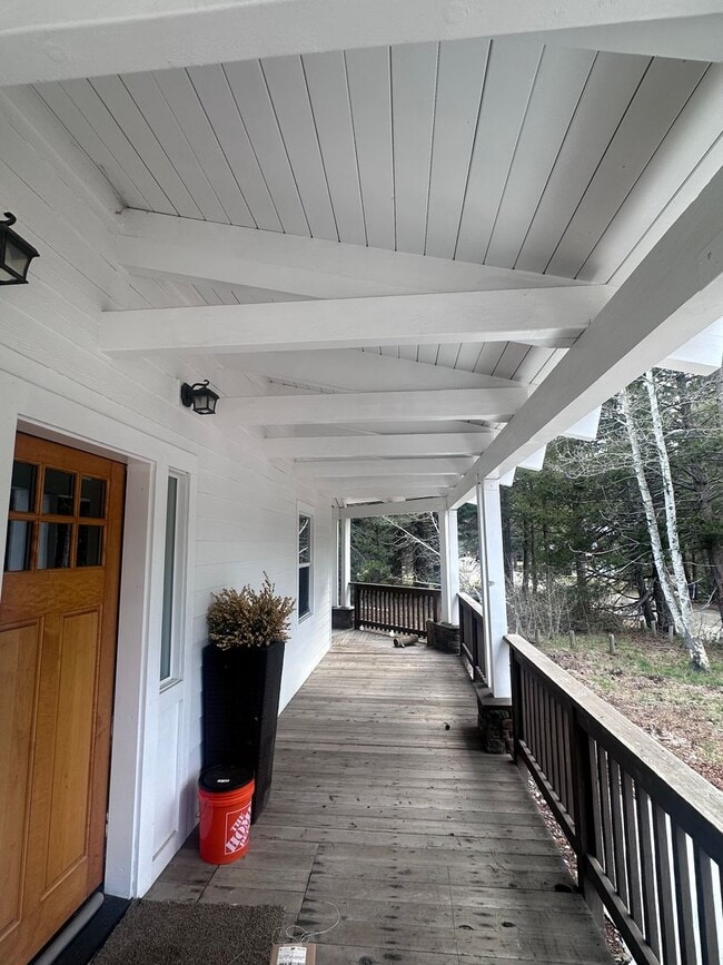Building Photo - Charming, Fully Furnished 4 Bedroom House in Quiet Neighborhood- Pet Friendly!