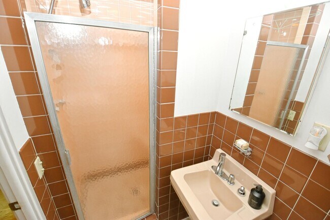 Building Photo - Furnished or unfurnished 4 bedroom 3 full bath home near the University of Notre Dame.