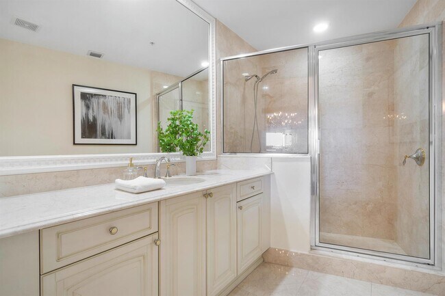 Building Photo - 201 S Narcissus Ave