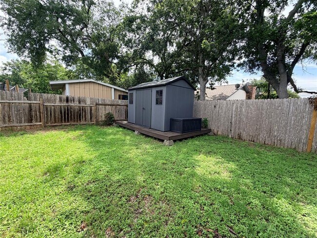 Building Photo - 115 Spanish Oak Cir