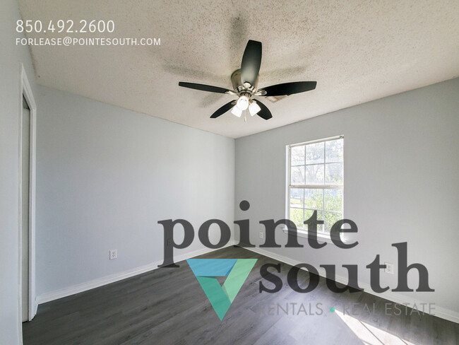 Building Photo - Dashing Duplex near Downtown Pensacola!