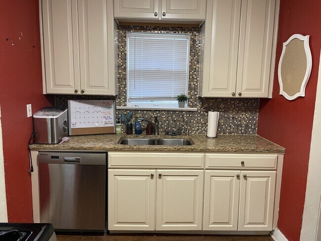 Building Photo - 2706 22nd St