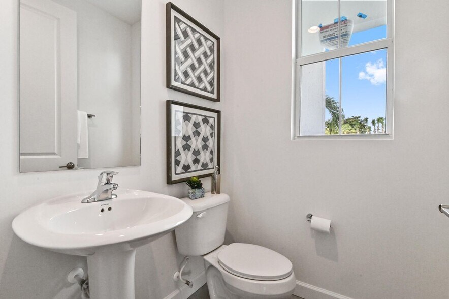 Building Photo - 6365 Tenor Dr