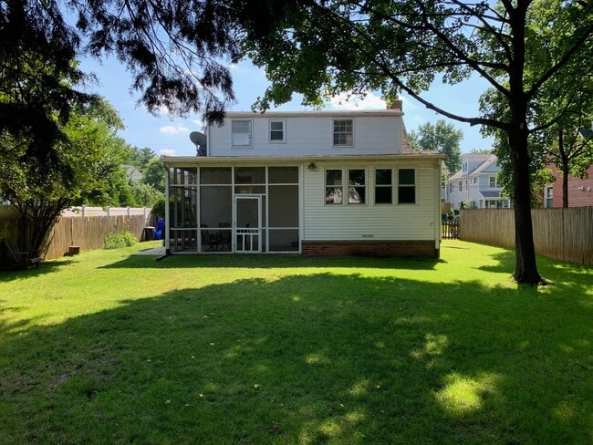 Building Photo - 9511 Singleton Dr
