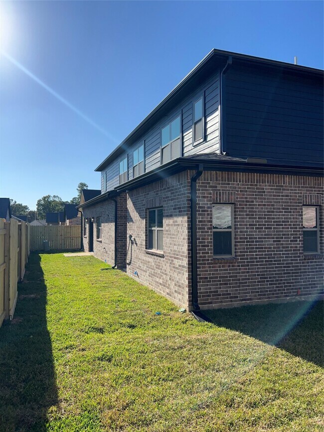 Building Photo - 2511 Martinas Ct