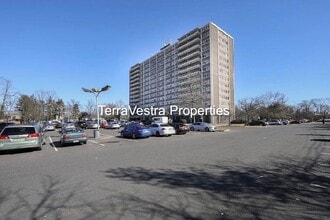 Building Photo - 1003 Barclay towers