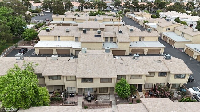 Building Photo - 2212 Silver Pine Dr