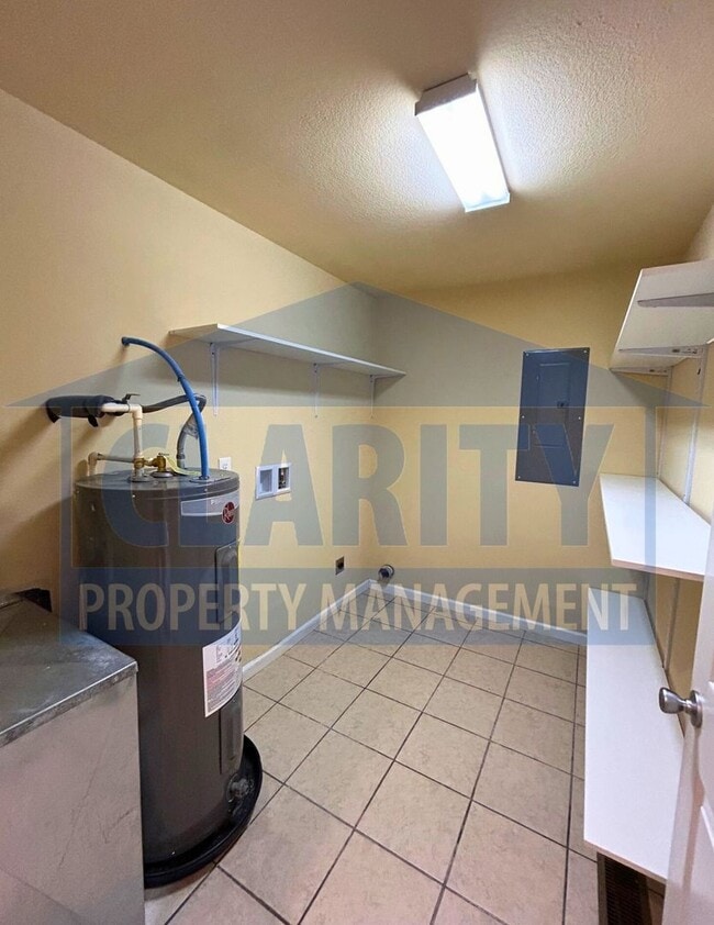 Building Photo - Cute 2 bedroom home!