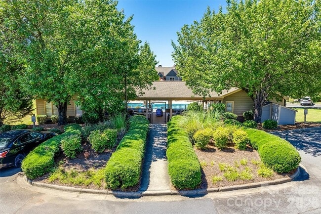 Building Photo - 13822 Queens Harbor Rd