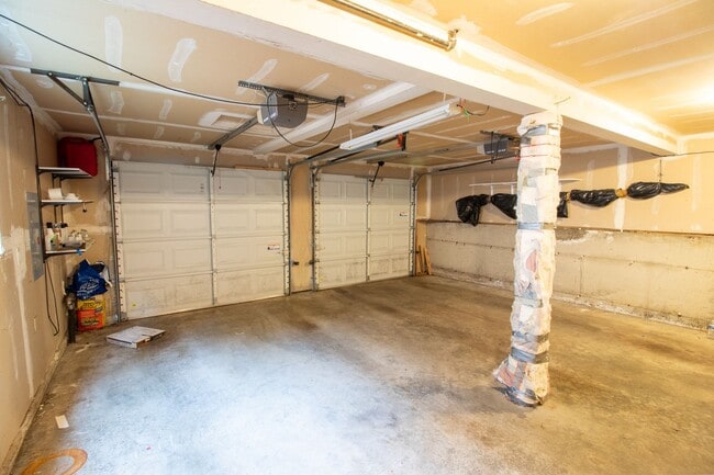 Building Photo - 4bd/2.75ba Sammamish Home