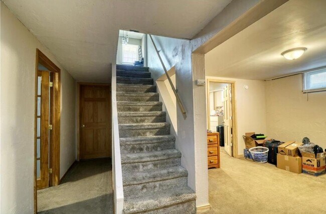 Building Photo - 5 bed 2 bath house close to Concordia and MSUM